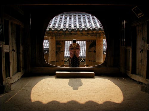 Photographs of Traditional Korean Architecture Showcased at Drexel