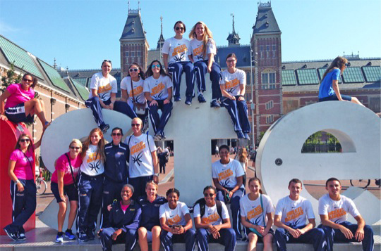 The women's basketball team in front of Amsterdam's Rijksmuseum. Photo courtesy of Drexel Athletics.