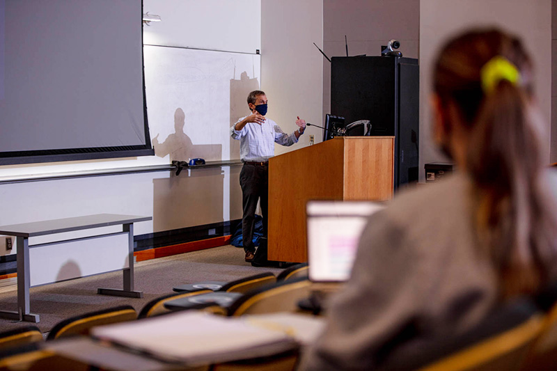 A Kline School of Law lecture from fall term. Photo by Ben Wong.